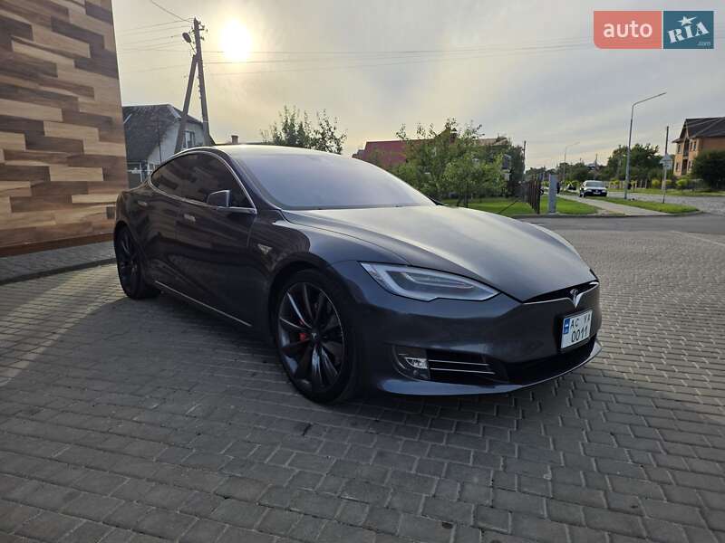 Ліфтбек Tesla Model S 2016 в 