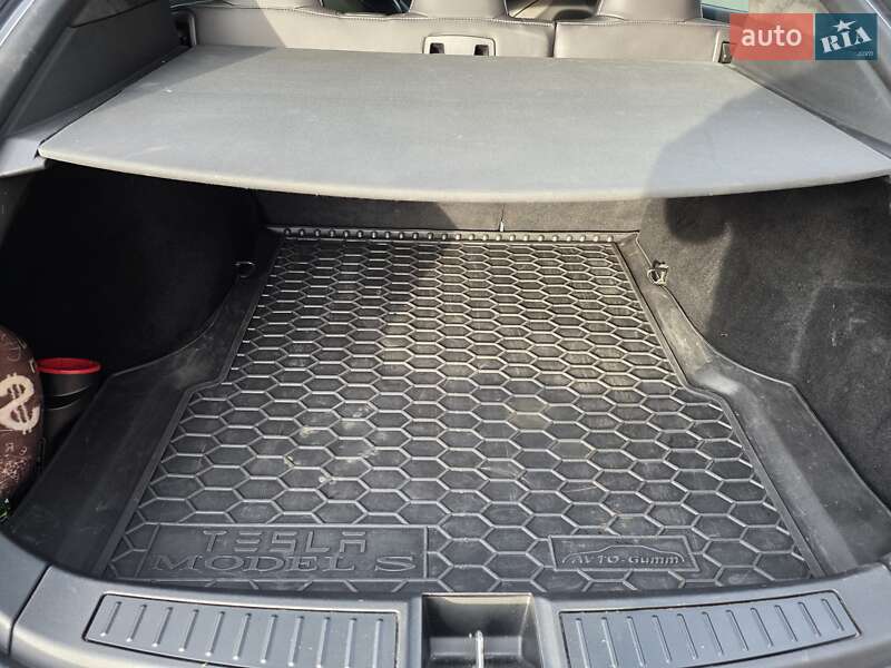 Лифтбек Tesla Model S 2016 в Владимире фото 17 Лифтбек Tesla Model S 2016 в Владимире