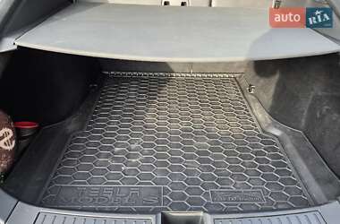 Ліфтбек Tesla Model S 2016 в 