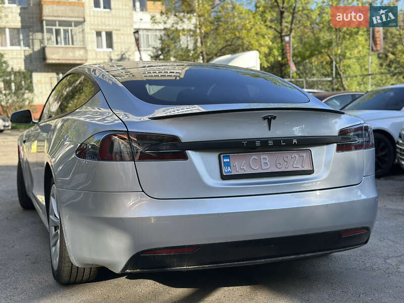 Ліфтбек Tesla Model S 2017 в Львові