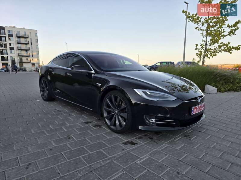 Лифтбек Tesla Model S 2018 в Ровно