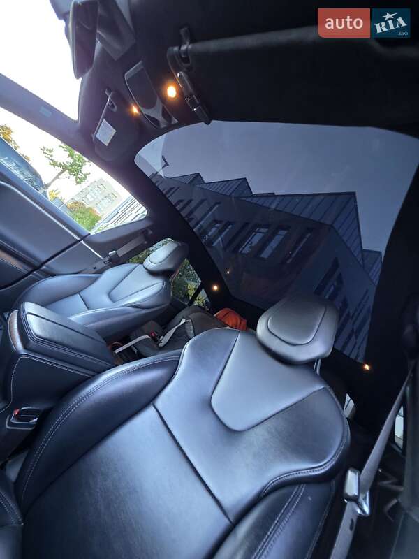 Лифтбек Tesla Model S 2018 в Ровно