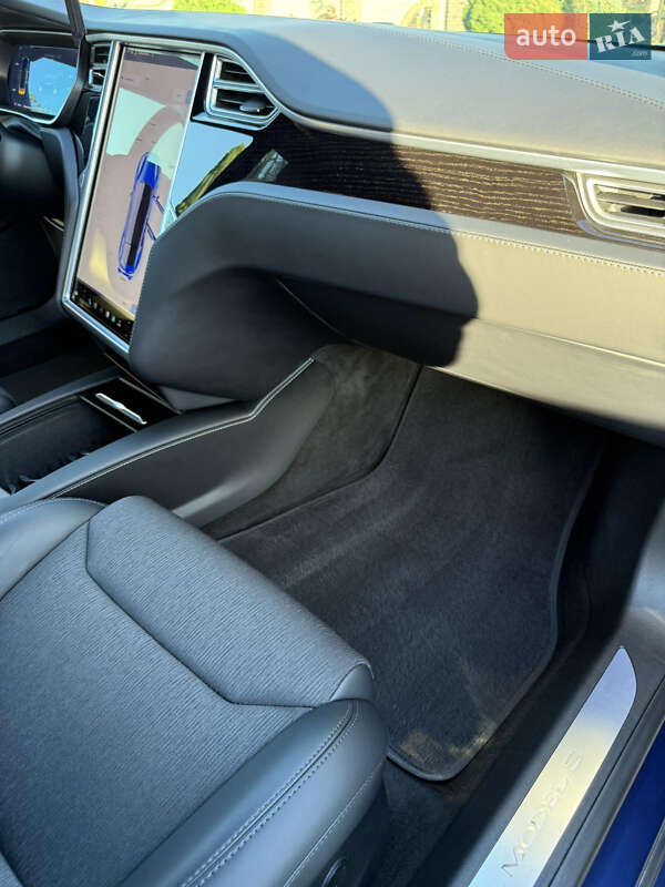 Ліфтбек Tesla Model S 2017 в Чернівцях