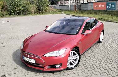Лифтбек Tesla Model S 2015 в Львове