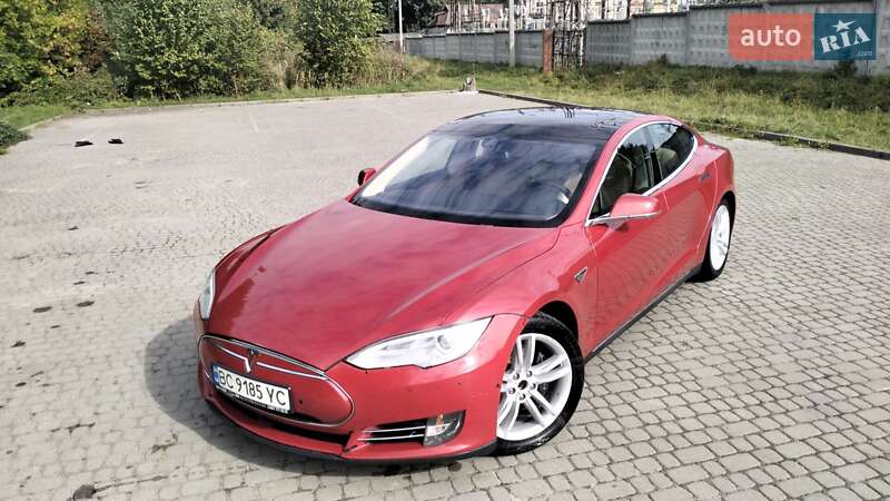 Лифтбек Tesla Model S 2015 в Львове