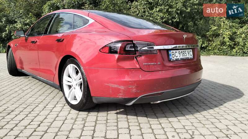 Лифтбек Tesla Model S 2015 в Львове