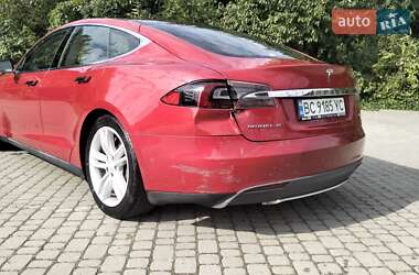 Лифтбек Tesla Model S 2015 в 