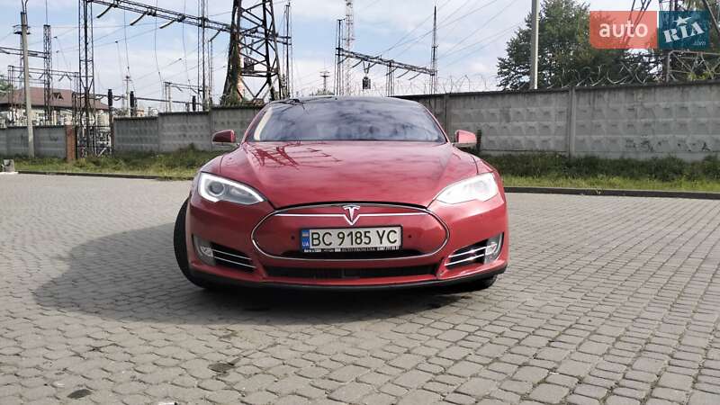 Лифтбек Tesla Model S 2015 в Львове