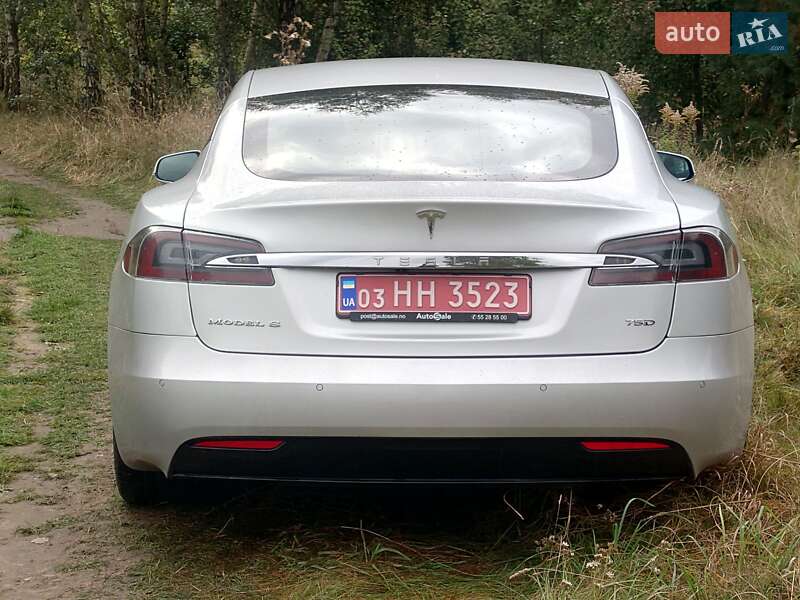 Лифтбек Tesla Model S 2016 в Луцке
