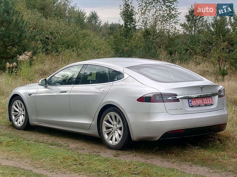Лифтбек Tesla Model S 2016 в Луцке
