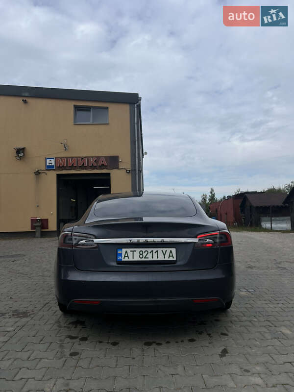 Ліфтбек Tesla Model S 2015 в Калуші