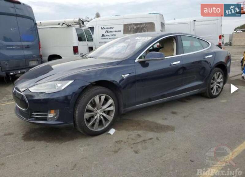 Ліфтбек Tesla Model S 2013 в Києві