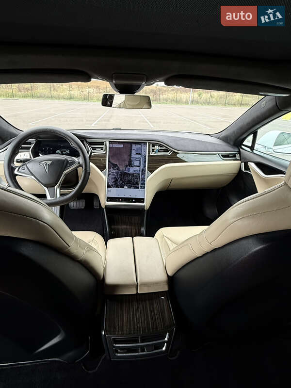 Ліфтбек Tesla Model S 2016 в Рівному