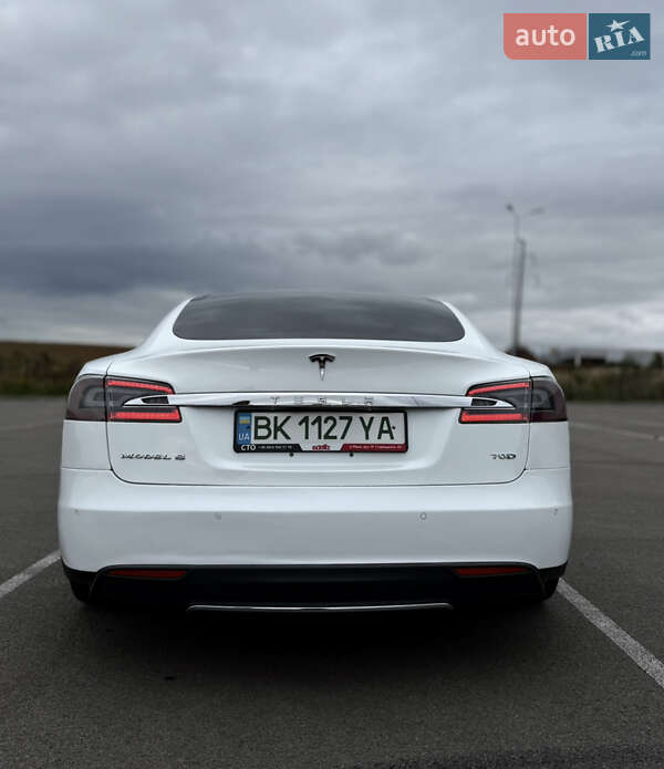 Ліфтбек Tesla Model S 2016 в Рівному