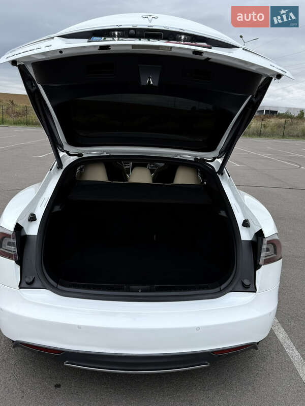 Ліфтбек Tesla Model S 2016 в Рівному
