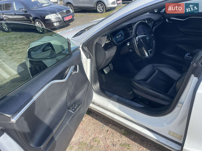 Лифтбек Tesla Model S 2016 в Луцке