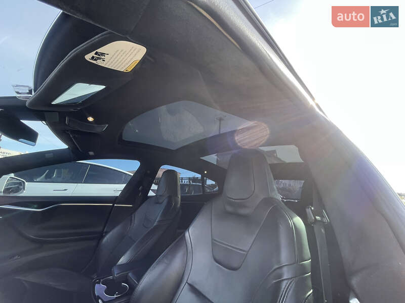 Лифтбек Tesla Model S 2016 в Луцке