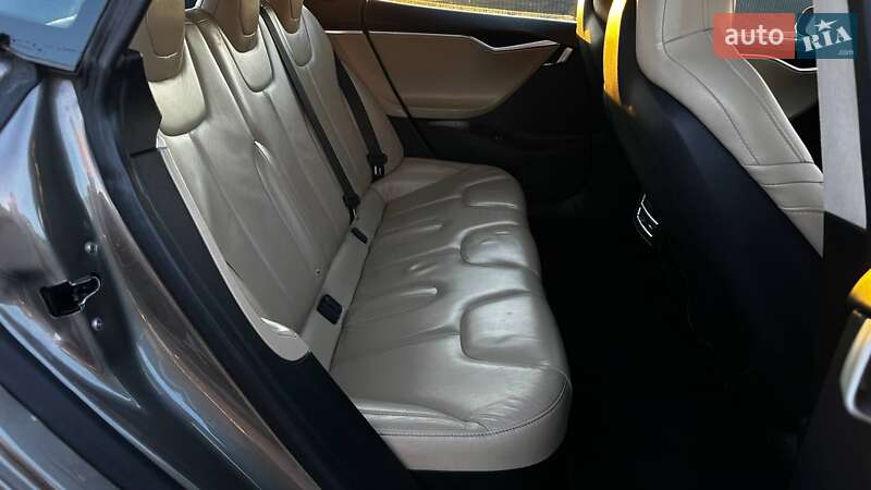 Ліфтбек Tesla Model S 2016 в Києві фото 13 Ліфтбек Tesla Model S 2016 в Києві