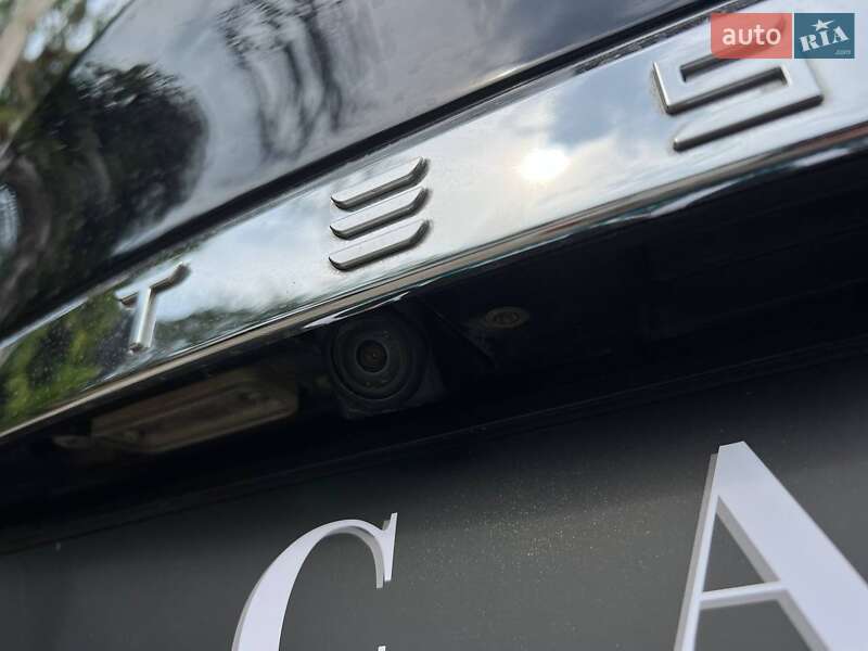 Лифтбек Tesla Model S 2014 в Черновцах
