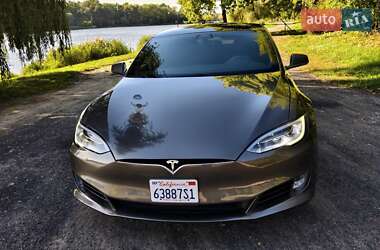 Лифтбек Tesla Model S 2016 в Ивано-Франковске