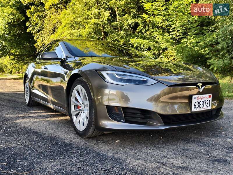 Лифтбек Tesla Model S 2016 в Ивано-Франковске