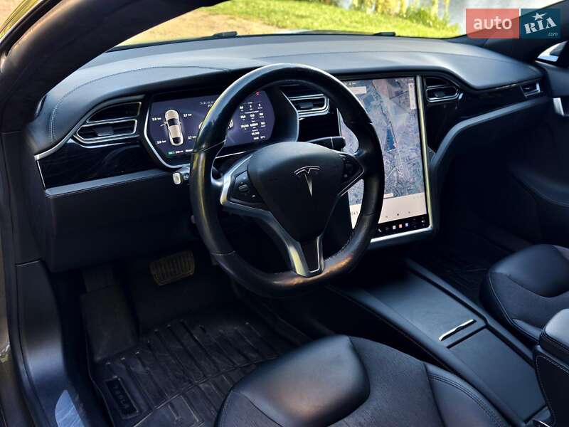 Лифтбек Tesla Model S 2016 в Ивано-Франковске