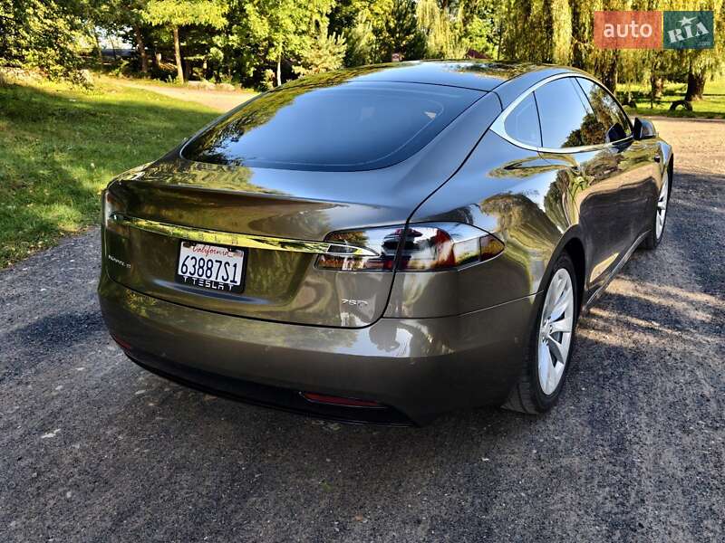 Лифтбек Tesla Model S 2016 в Ивано-Франковске
