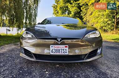 Лифтбек Tesla Model S 2016 в Ивано-Франковске