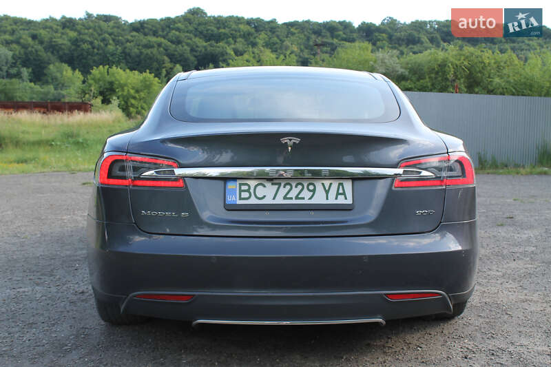 Лифтбек Tesla Model S 2016 в Жовкве