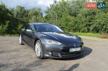 Лифтбек Tesla Model S 2016 в Жовкве