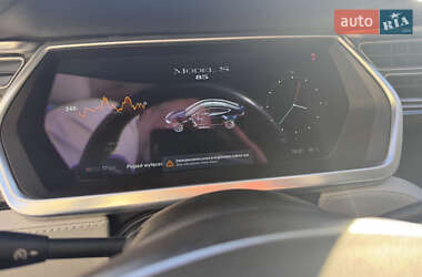 Лифтбек Tesla Model S 2013 в 