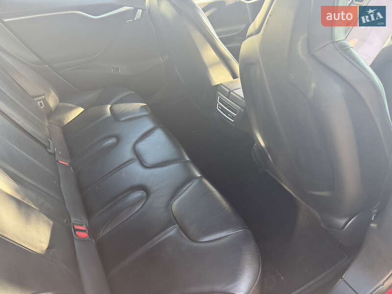 Ліфтбек Tesla Model S 2013 в Одесі