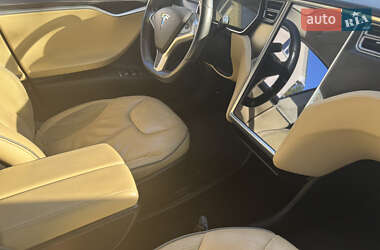 Ліфтбек Tesla Model S 2014 в 