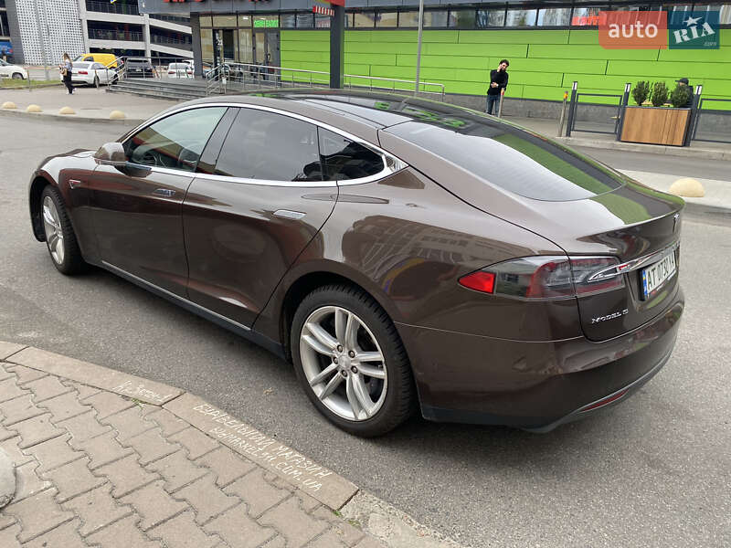 Ліфтбек Tesla Model S 2015 в Києві