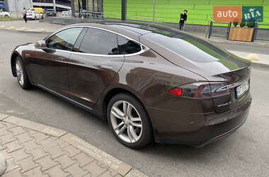 Лифтбек Tesla Model S 2015 в 
