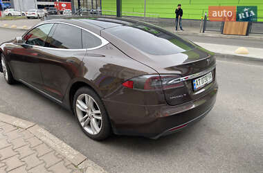 Лифтбек Tesla Model S 2015 в 