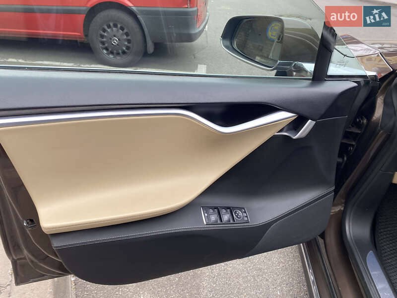 Ліфтбек Tesla Model S 2015 в Києві