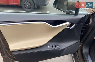Лифтбек Tesla Model S 2015 в 