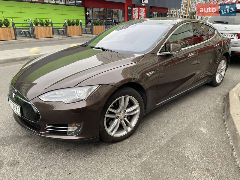 Ліфтбек Tesla Model S 2015 в Києві