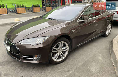 Лифтбек Tesla Model S 2015 в 
