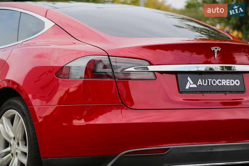 Ліфтбек Tesla Model S 2013 в Києві