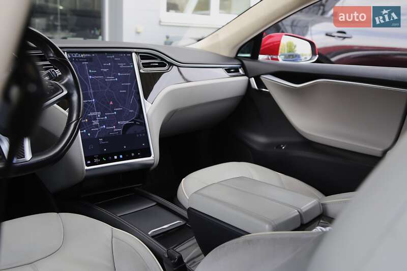 Ліфтбек Tesla Model S 2013 в Києві