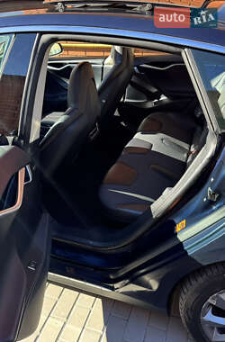 Лифтбек Tesla Model S 2013 в 