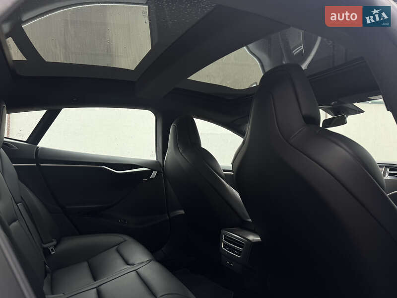 Лифтбек Tesla Model S 2018 в Виннице