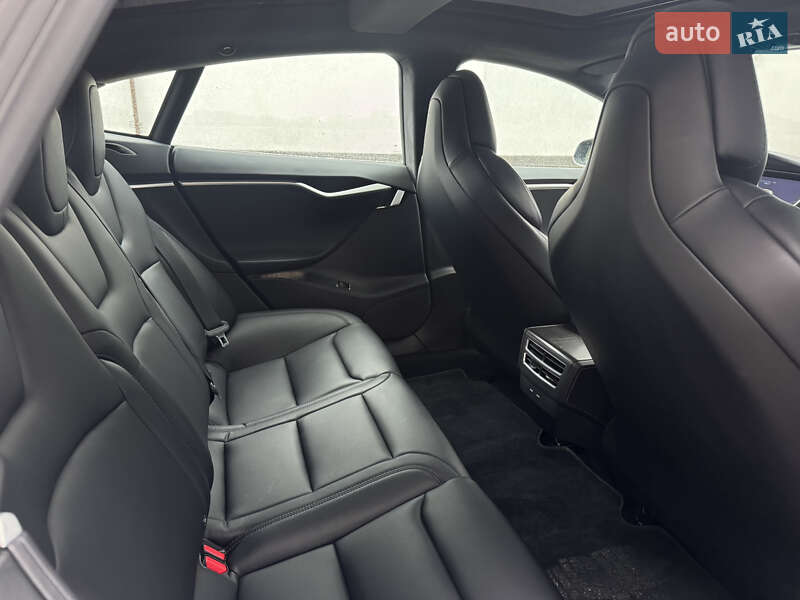Лифтбек Tesla Model S 2018 в Виннице