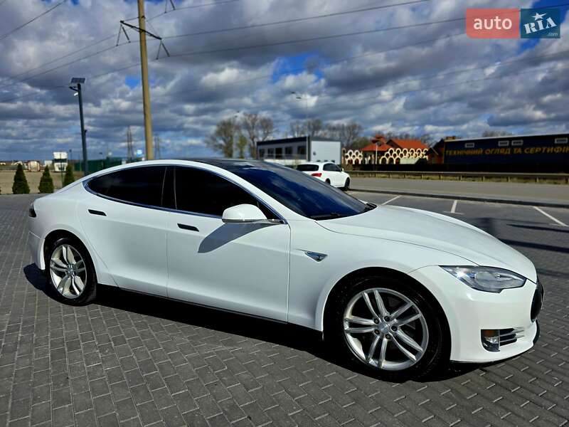 Лифтбек Tesla Model S 2013 в Виннице