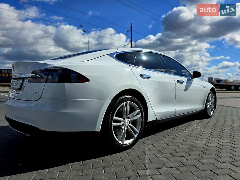 Лифтбек Tesla Model S 2013 в Виннице