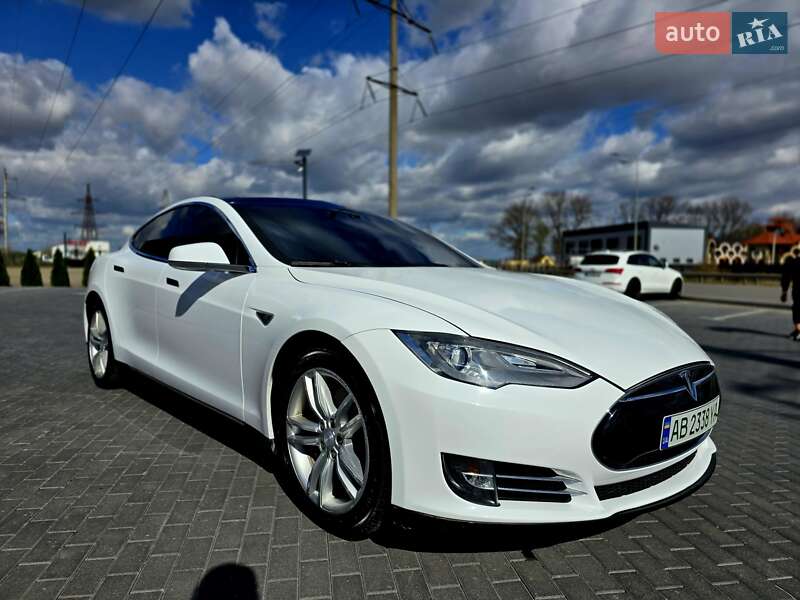 Лифтбек Tesla Model S 2013 в Виннице