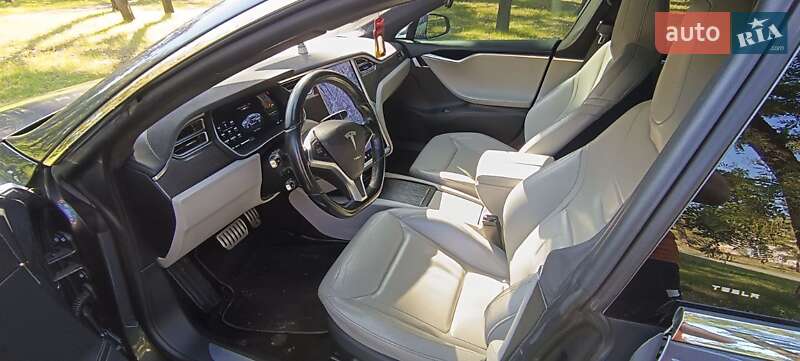 Лифтбек Tesla Model S 2014 в Кривом Роге