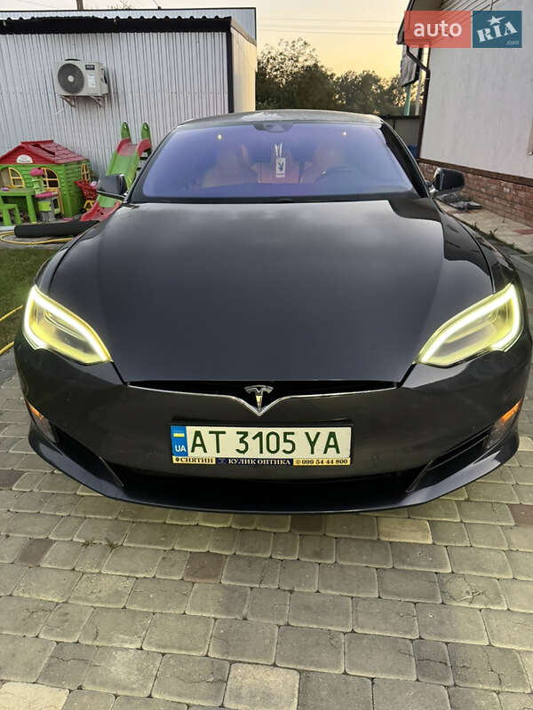 Лифтбек Tesla Model S 2016 в Снятине